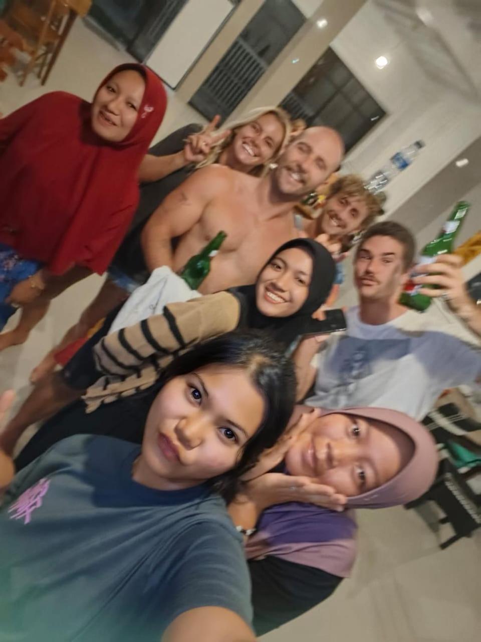 Sapu Nyapah Losmen Syariah Tanjung Setia Biha Esterno foto